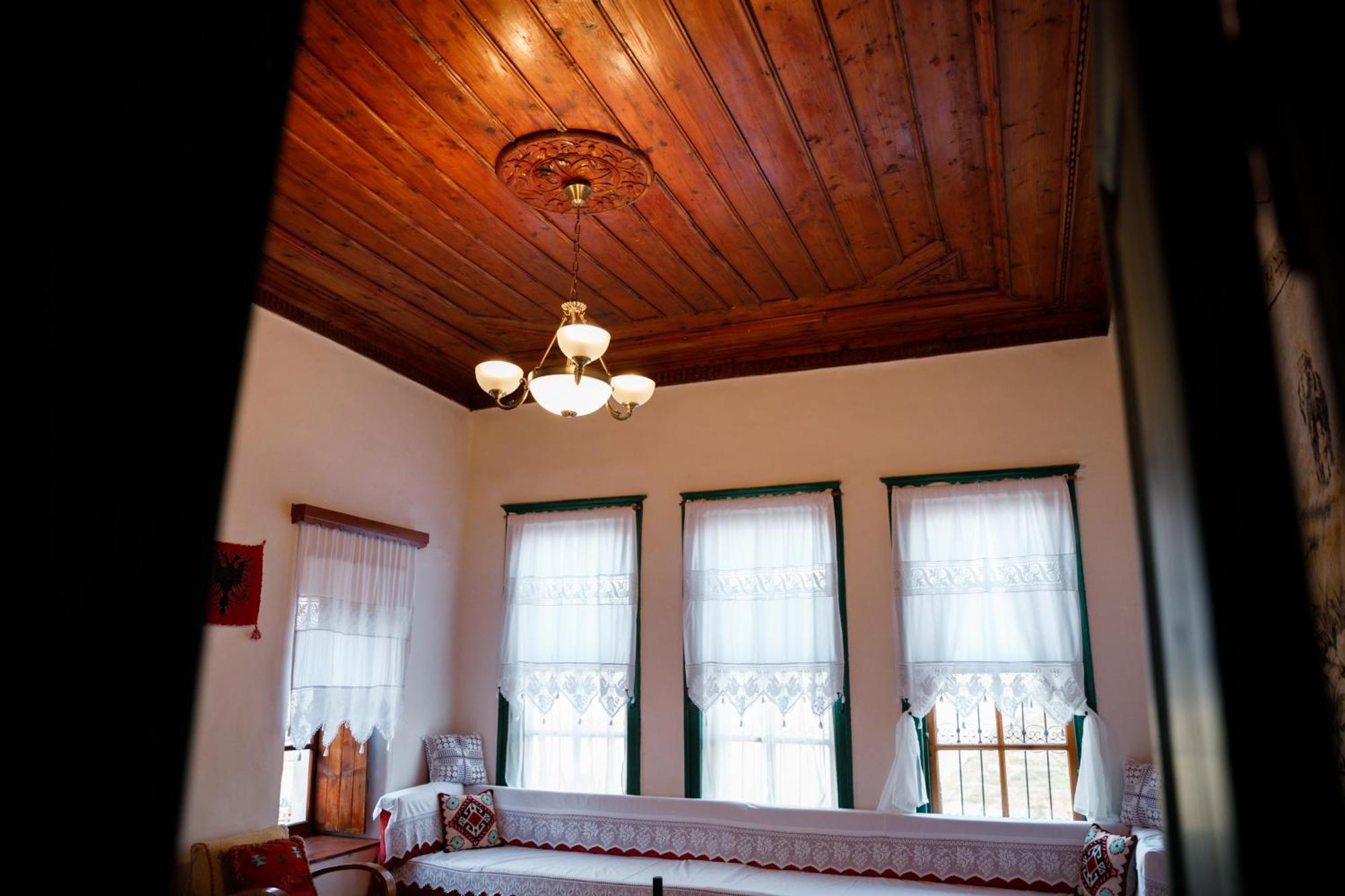 Guesthouse 1805 Gjirokaster Luaran gambar
