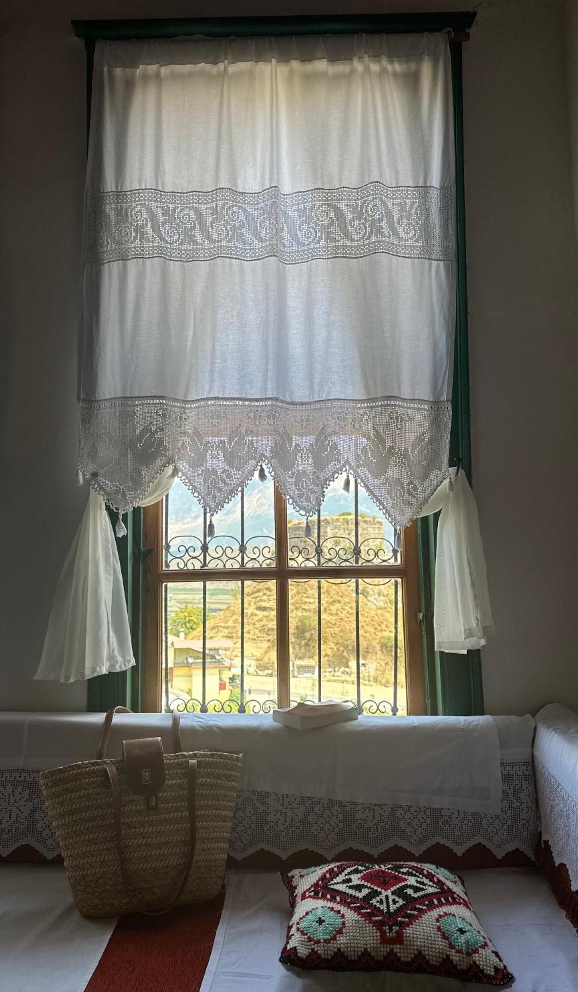 Guesthouse 1805 Gjirokaster Luaran gambar